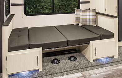 Stratus SR261VRL Travel Trailer Dinette Down