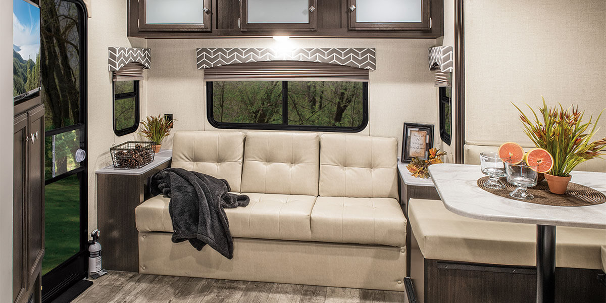 2019 Venture RV Sonic SN231VRL Travel Trailer Living Room