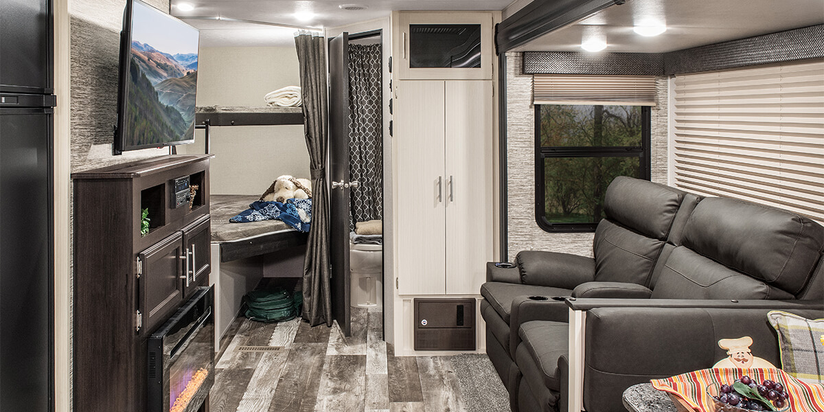 2019 Venture RV Stratus SR281VBH Travel Trailer Living Room